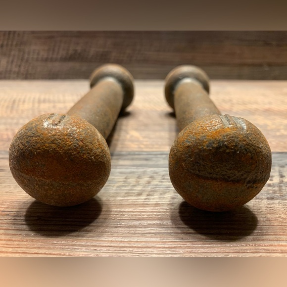 Cast Iron Round Bun Head Dumbbell Set - 1 Pound each - Picture 4 of 5